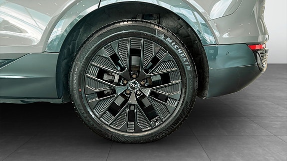Audi Q8 6 of 24