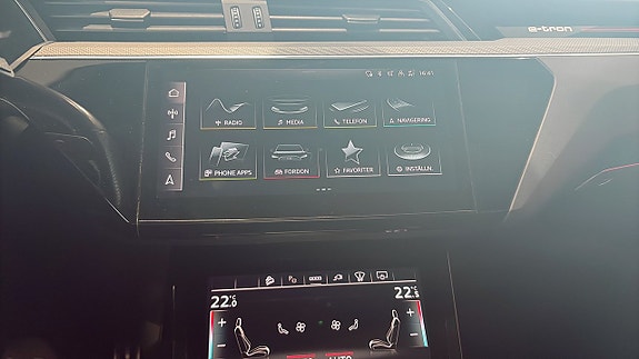 Audi Q8 10 of 24