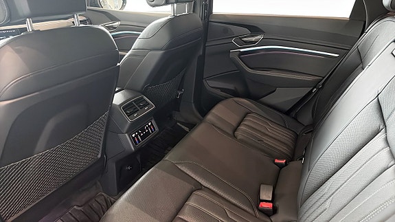 Audi Q8 12 of 24