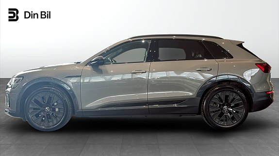 Audi Q8 2 of 24