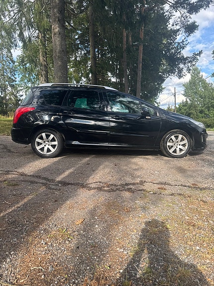Peugeot 308 SW 4 of 9