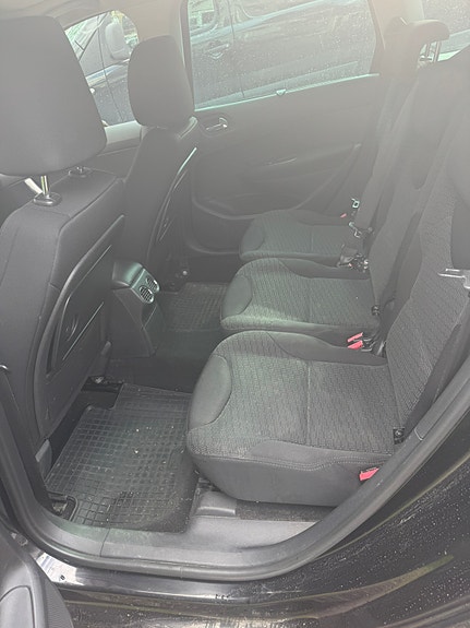 Peugeot 308 SW 7 of 9