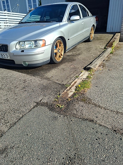 Volvo S60 2 of 8