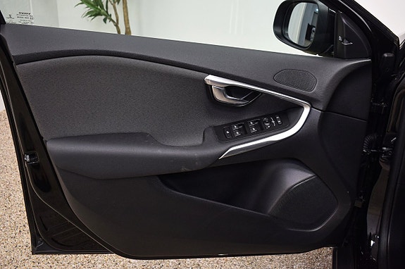 Volvo V40 Cross Country 20 of 24
