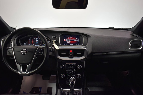 Volvo V40 Cross Country 8 of 24