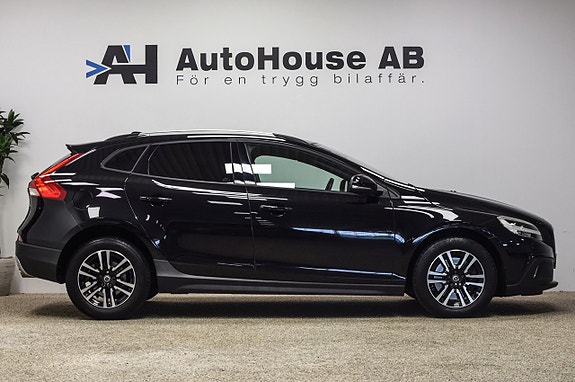 Volvo V40 Cross Country 3 of 24