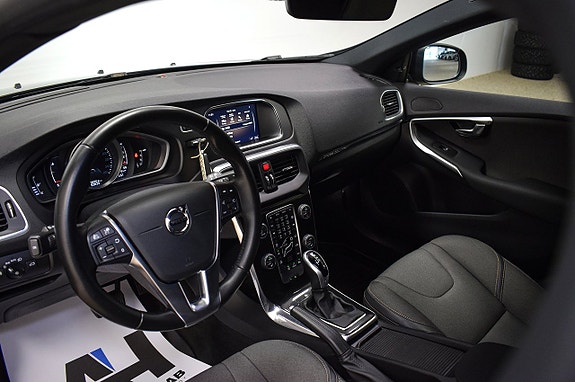 Volvo V40 Cross Country 7 of 24