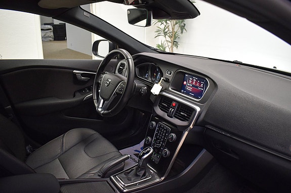 Volvo V40 Cross Country 9 of 24