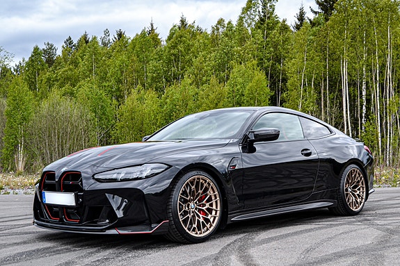 BMW M4 2 of 7