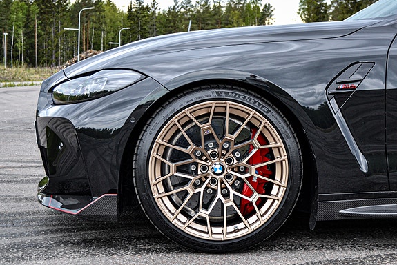 BMW M4 4 of 7