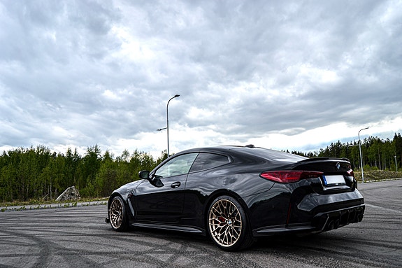 BMW M4 3 of 7