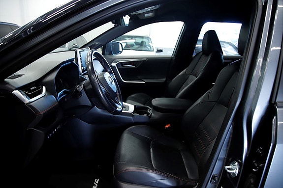 Toyota RAV4 7 of 16