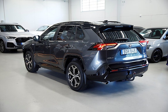 Toyota RAV4 4 of 16