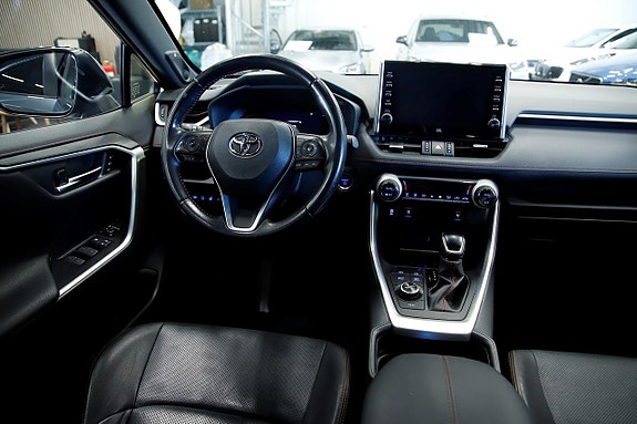 Toyota RAV4 6 of 16