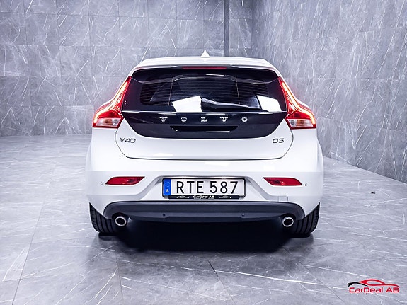 Volvo V40 6 of 26