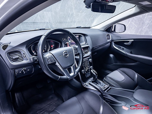 Volvo V40 11 of 26