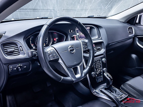 Volvo V40 12 of 26