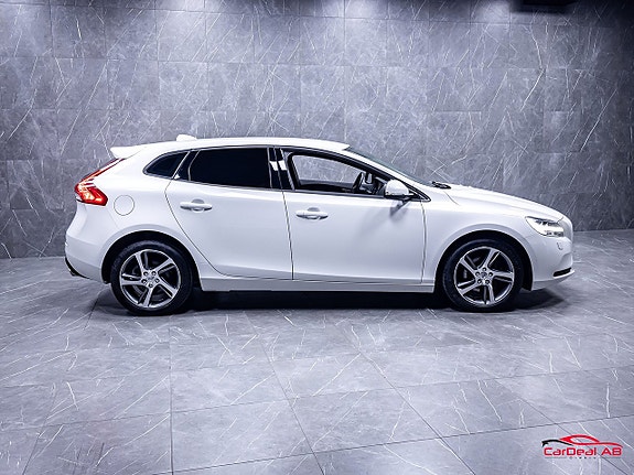 Volvo V40 8 of 26