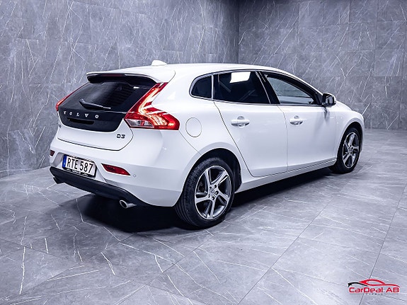 Volvo V40 7 of 26