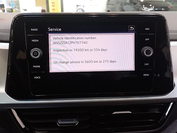 Volkswagen T-Roc 11 of 13