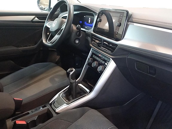 Volkswagen T-Roc 10 of 13