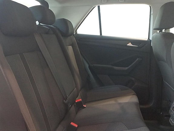 Volkswagen T-Roc 13 of 13