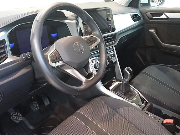 Volkswagen T-Roc 9 of 13