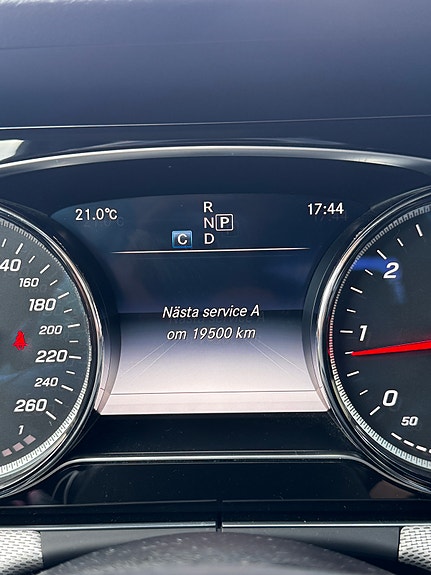 Mercedes-Benz E220 8 of 12