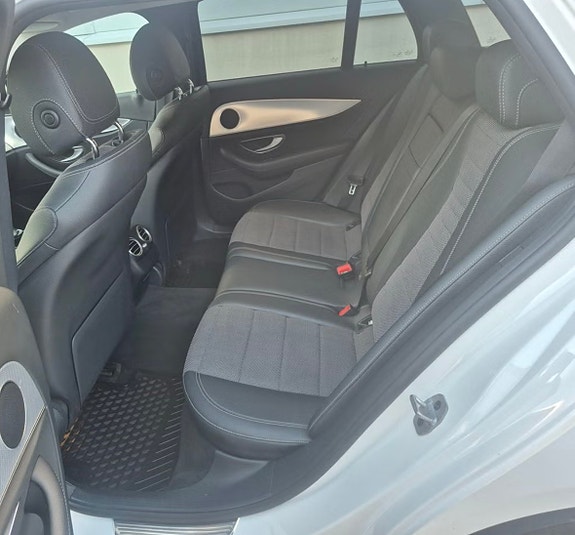 Mercedes-Benz E220 12 of 12
