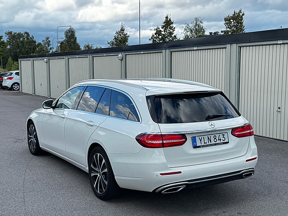 Mercedes-Benz E220 4 of 12