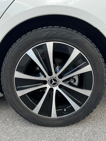 Mercedes-Benz E220 5 of 12