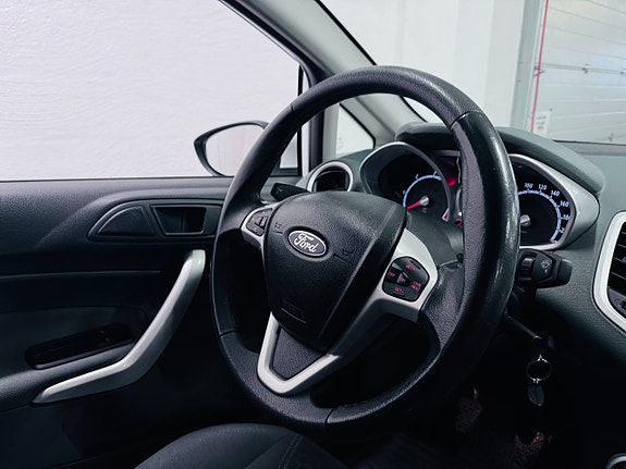 Ford Fiesta 4 of 18