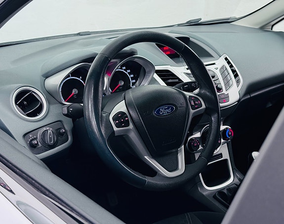 Ford Fiesta 9 of 18