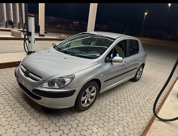 Peugeot 307 2 of 5
