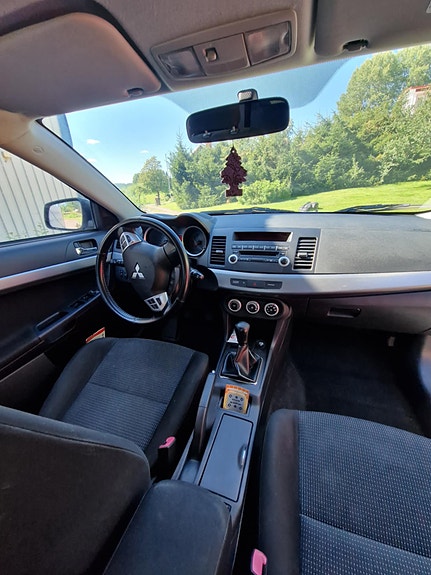 Mitsubishi Lancer 2 of 4