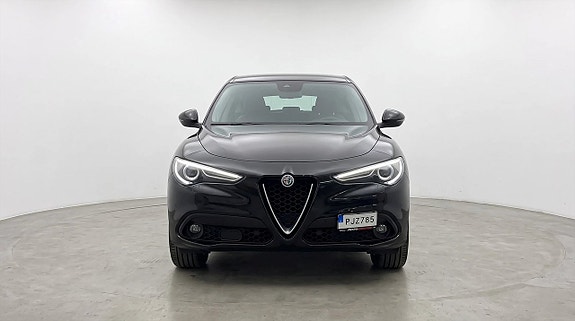 Alfa Romeo Stelvio 2 of 18