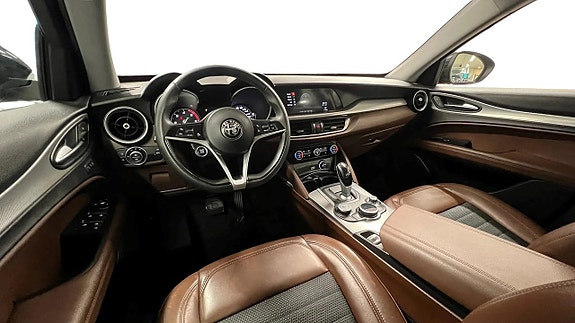 Alfa Romeo Stelvio 8 of 18