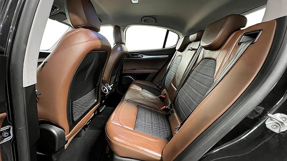 Alfa Romeo Stelvio 12 of 18