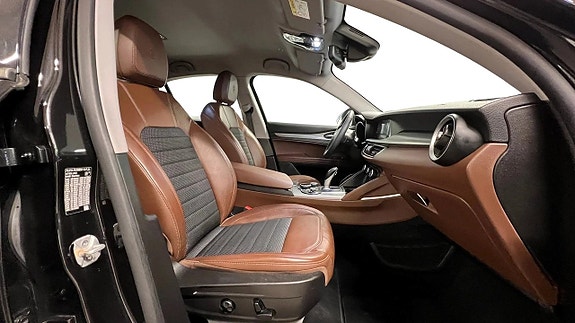 Alfa Romeo Stelvio 15 of 18