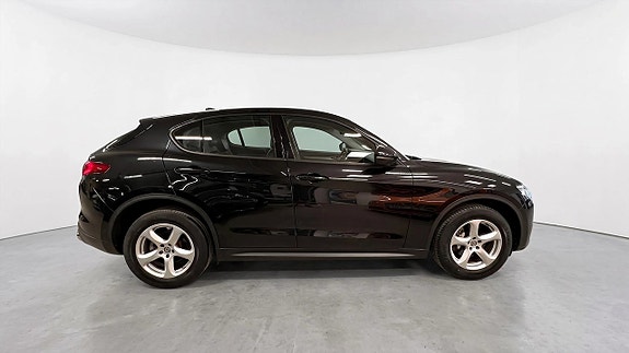 Alfa Romeo Stelvio 3 of 18