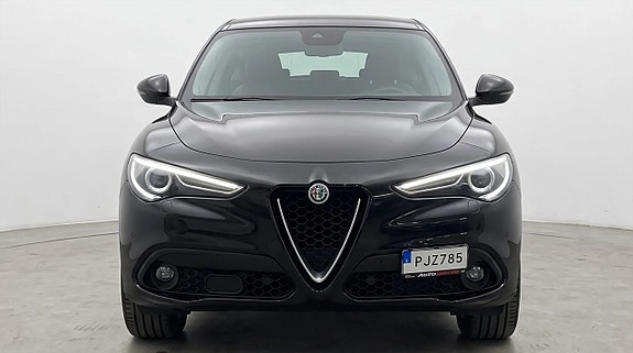 Alfa Romeo Stelvio 2 of 18