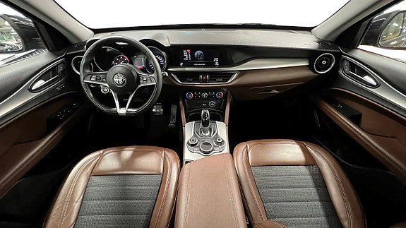 Alfa Romeo Stelvio 6 of 18