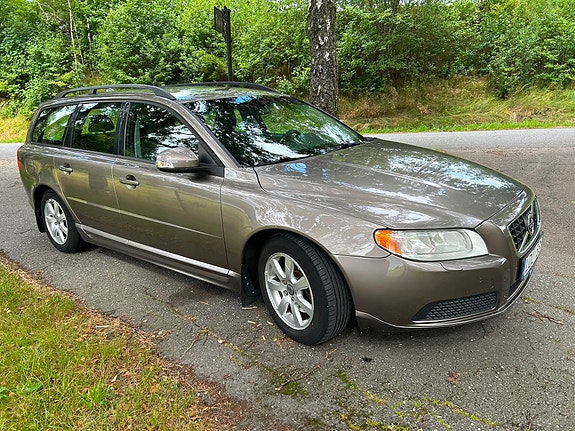 Volvo V70 2 of 10