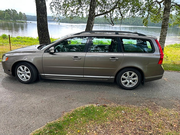 Volvo V70 8 of 10