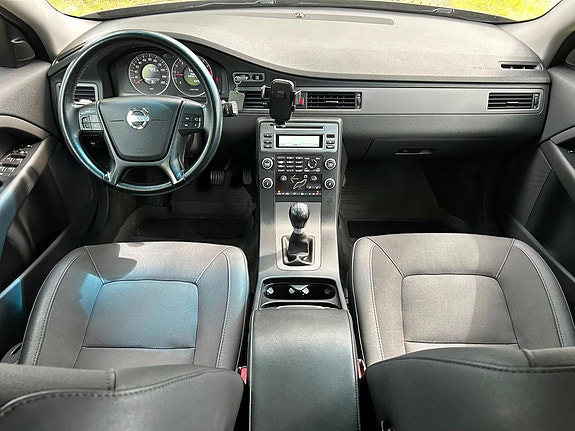 Volvo V70 5 of 10
