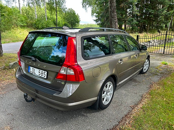 Volvo V70 3 of 10