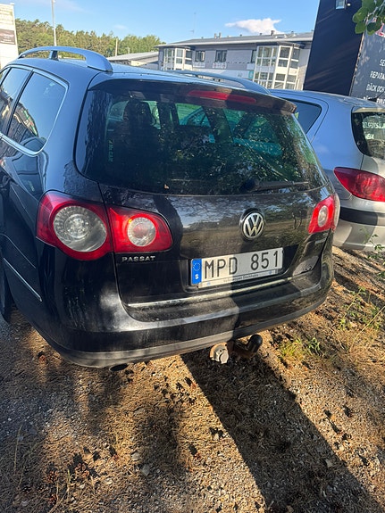 Volkswagen Passat 2 of 6
