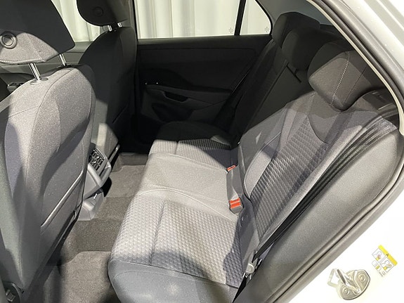 Volkswagen T-Roc 10 of 16