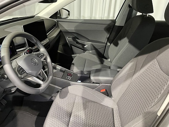 Volkswagen T-Roc 9 of 16
