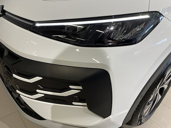 Volkswagen T-Roc 7 of 16